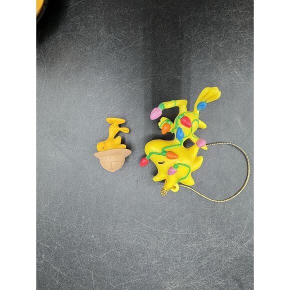2 Peanuts Woodstock bird Ornaments Tangled in Christmas Lights & Safari -T22 - Picture 2 of 7